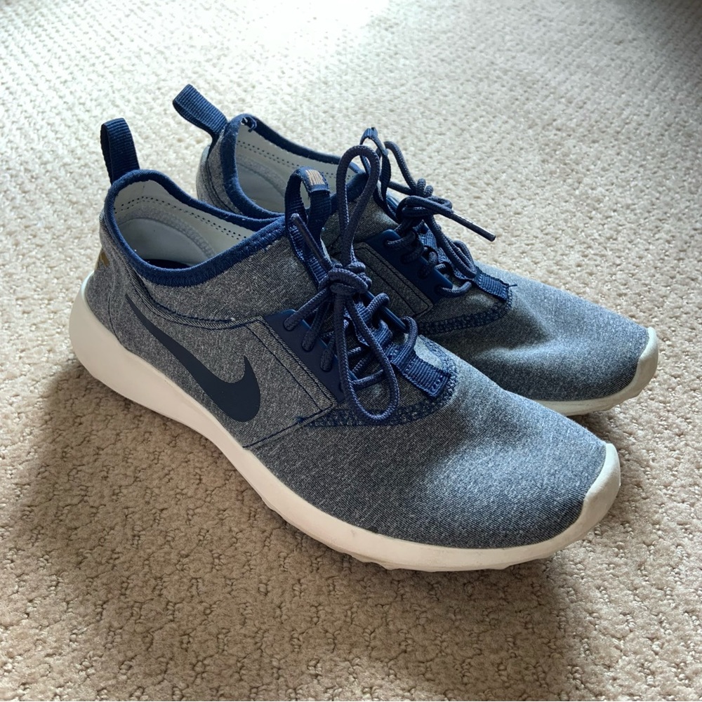 Nike tennis shoes
